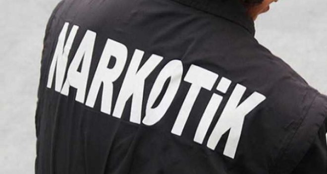 Karşıyaka'da 71 yaşındaki kadın uyuşturucu operasyonunda yakalandı