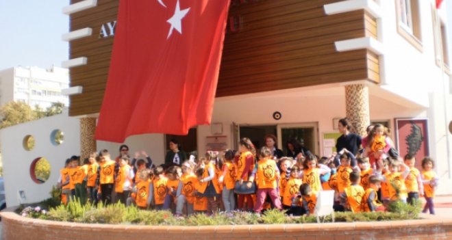 Karşıyaka'da ''Ağaçta Kitap Projesi'' başlattılar...