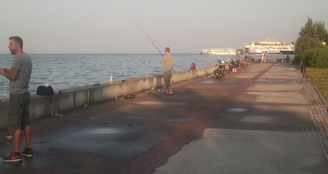 Karşıyaka'da avlanan balık bir başka oluyor