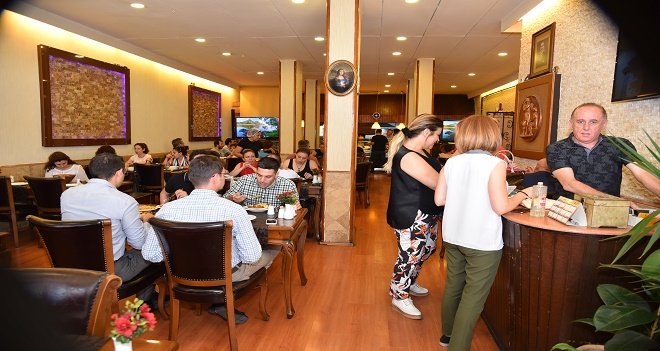 Karşıyaka'da bir efsane: Tilla Restoran