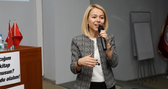 Karşıyaka'da ''Çocuğun Dünyasında Kitap'' konulu panel düzenlendi