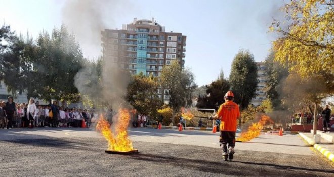 Karşıyaka'da çocuklar afetlere karşı bilinçleniyor