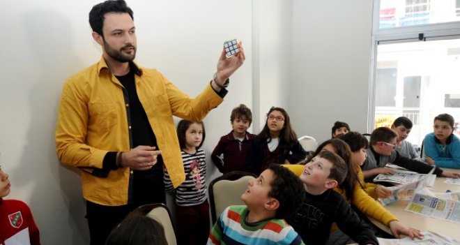 Karşıyaka'da çocuklar eğlenerek matematik öğreniyor