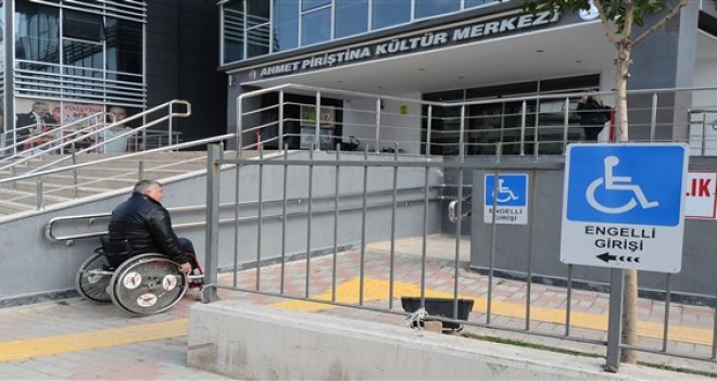 Karşıyaka’da engeller ortadan kalkıyor