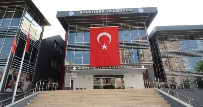 Karşıyaka'da her yer Ay-Yıldız