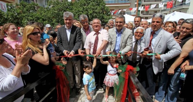Karşıyaka’da iki modern park açıldı