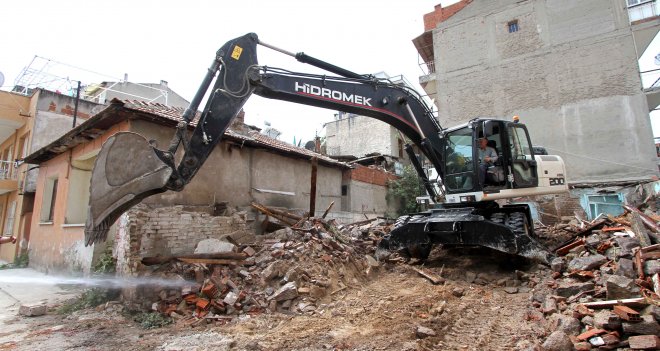 Karşıyaka'da kaçak yapıya göz açtırılmıyor