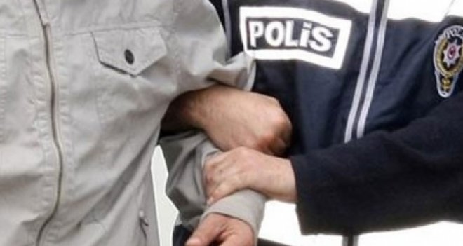 Karşıyaka'da kapı kilitlerini kıran hırsız yakalandı
