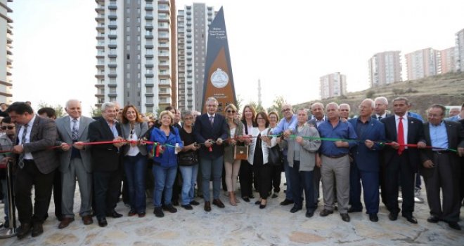 Karşıyaka’da Muhtarlar Parkı açıldı