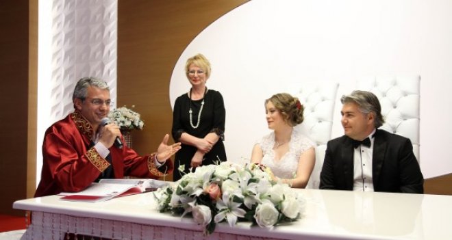 Karşıyaka'da nikahlar canlı yayınlanacak