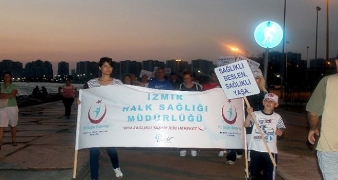 Karşıyaka'da sağlıklı yaşam için yürüdüler...
