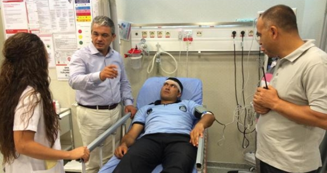 Karşıyaka'da seyyar satıcılar, zabıtaları dövdü