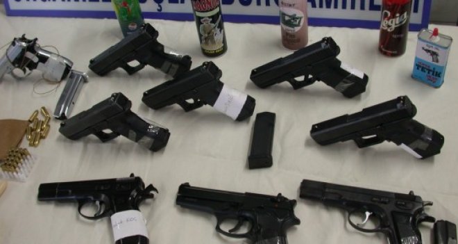 Karşıyaka’da silah ticareti yapan 2 kişi tutuklandı