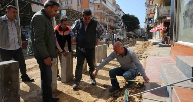 Karşıyaka'da sokaklar yenileniyor...