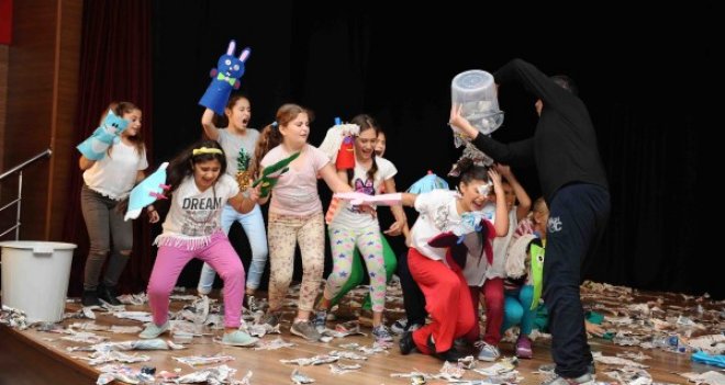 Karşıyaka’da tiyatro şöleni başlıyor