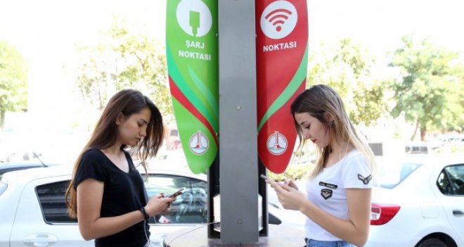 Karşıyaka'da ücretsiz internete büyük ilgi...