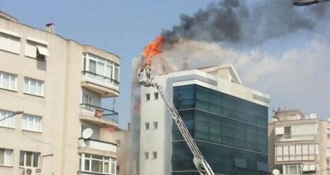 Karşıyaka'da yangın panik yarattı