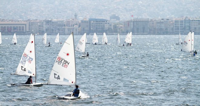 Karşıyaka'da Yelkenler ''9 Eylül'' için açıldı