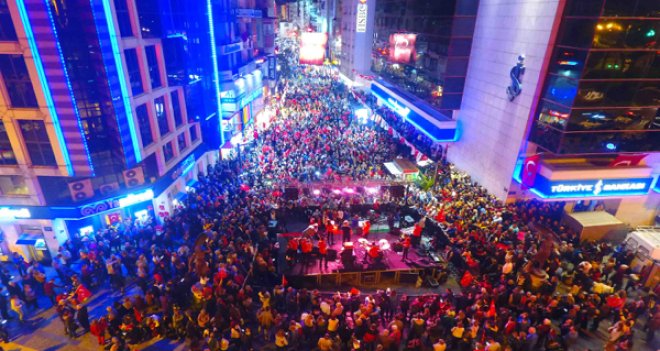 Karşıyaka’da yer beyaz, gök kırmızı!