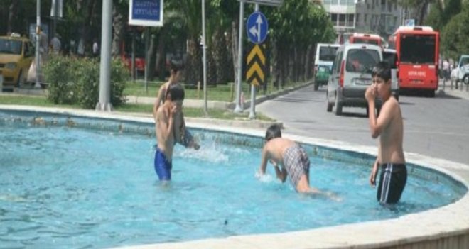 KARŞIYAKA'DA YOLLAR BOMBOŞ KALDI...