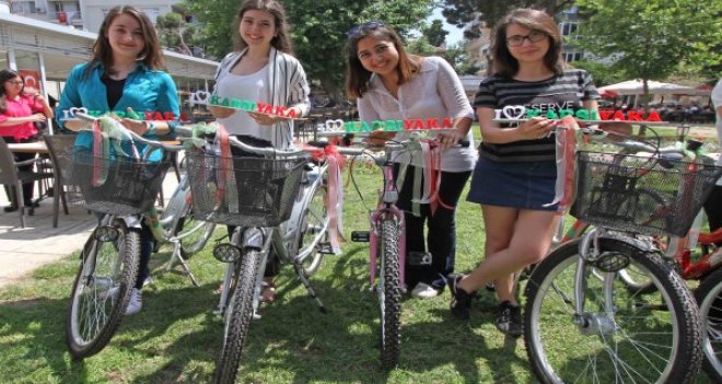 Karşıyaka'daki liselerde birincilere bisiklet hediye
