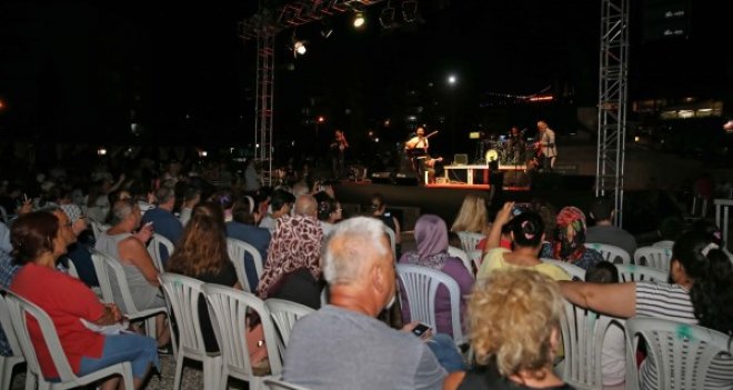 Karşıyaka'daki ''Park Konserleri'' sürüyor...