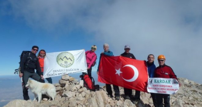 Karşıyakalı dağcılar Honaz Dağı'na zirve yaptı