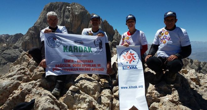 Karşıyakalı dağcılar, umudu zirveye taşıdı