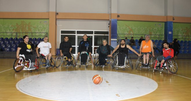 Karşıyakalı engelli basketbolcular ilgi bekliyor