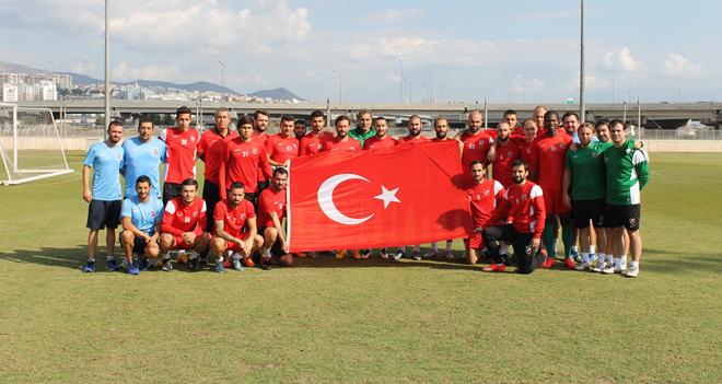 Karşıyakalı futbolculardan teröre tepki