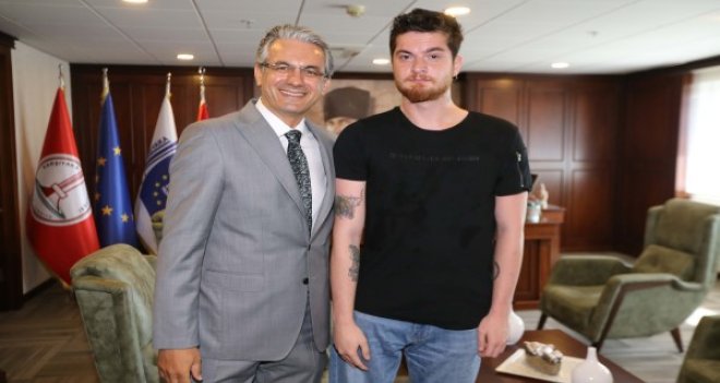 Karşıyakalı gencin Avrupa hayali gerçeğe dönüştü 