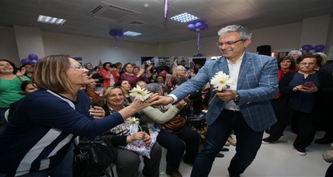 Karşıyakalı kadınlar gönüllerince eğlendi