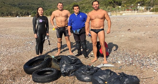 Karşıyakalı milli yüzücüden deniz temizliği seferberliği