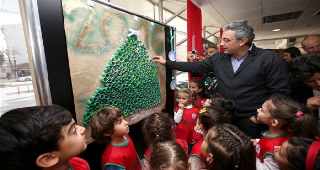 Karşıyakalı miniklerden geri dönüşüm sergisi