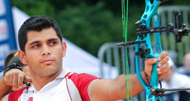 Karşıyakalı okçu Demir birinci...