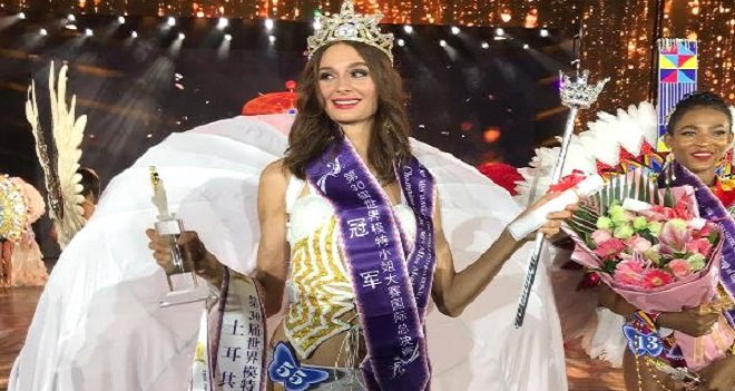 Karşıyakalı Pınar Dünya Mankenler Kraliçesi seçildi…