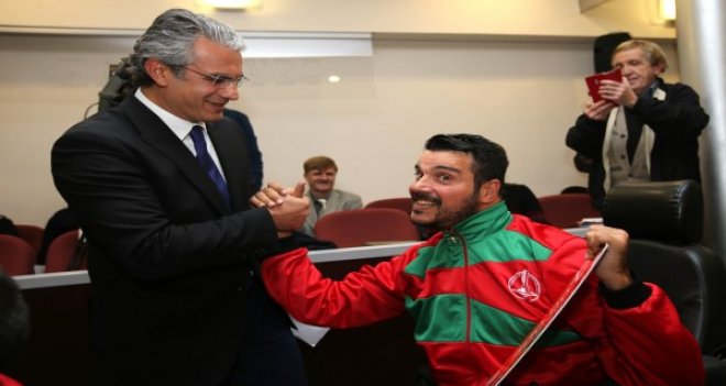 Karşıyakalı sporcular başarıya doymuyor