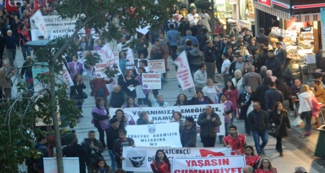 Karşıyakalı STK'lardan ''Yeni Anayasa'ya Hayır'' yürüyüşü