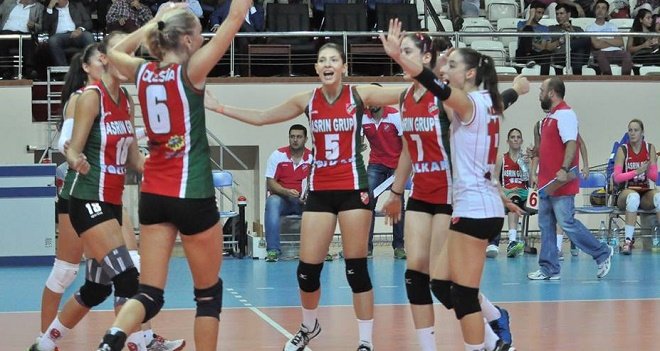 Karşıyakalı voleybolcuları otelde rehin kalmaktan Erdal Acar kurtardı...