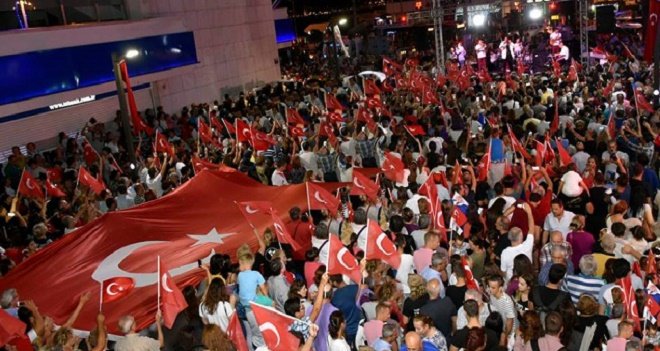 Karşıyakalılar 9 Eylül'ü erken kutladı...