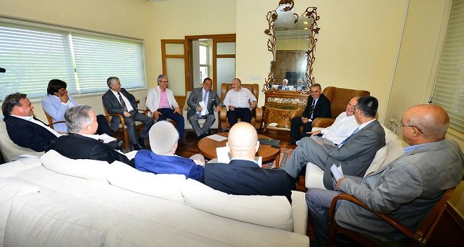 KARŞIYAKALILAR, BAŞKAN KOCAOĞLU'NU ZİYARET ETTİ