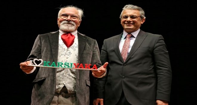 Karşıyakalılar Emre Kongar'la buluştu