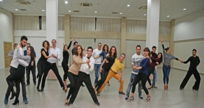 Karşıyakalılar latin danslarını sevdi...