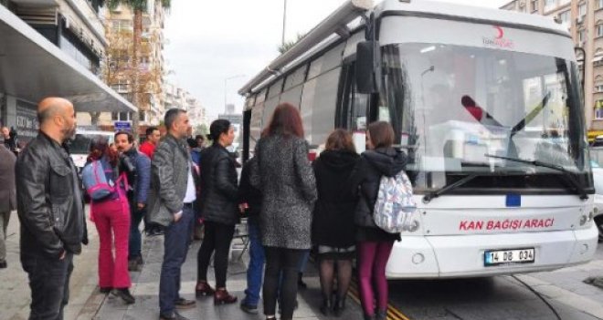 Karşıyakalılar Öykü için kan bağışında bulundu