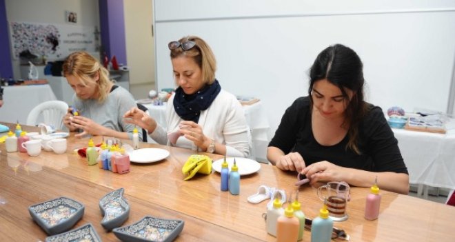 Karşıyakalıların ikinci evi mahalle merkezleri