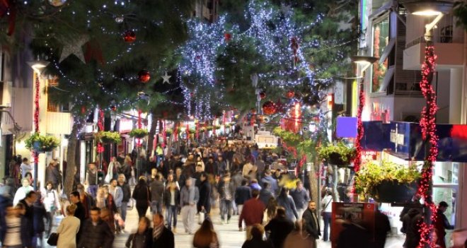 Karşıyaka'nın cadde ve sokakları ışıl ışıl