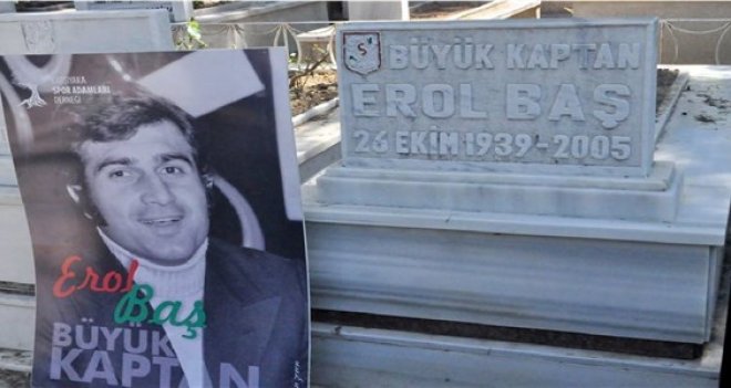 Karşıyaka'nın efsaneleri mezarları başında anıldı