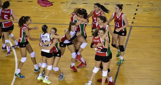 Karşıyaka'nın gururu filede kızlar... 