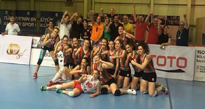 Karşıyaka'nın küçük kızları çeyrek finalde...