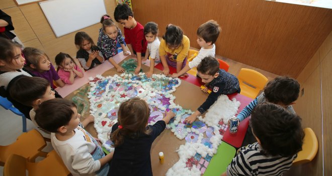 Karşıyaka'nın minikleri atıkları sanata dönüştürdü